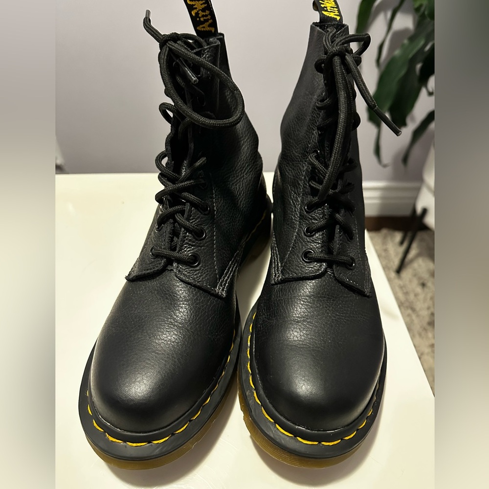 Dr. Martens Leather 1460 Pascal boots